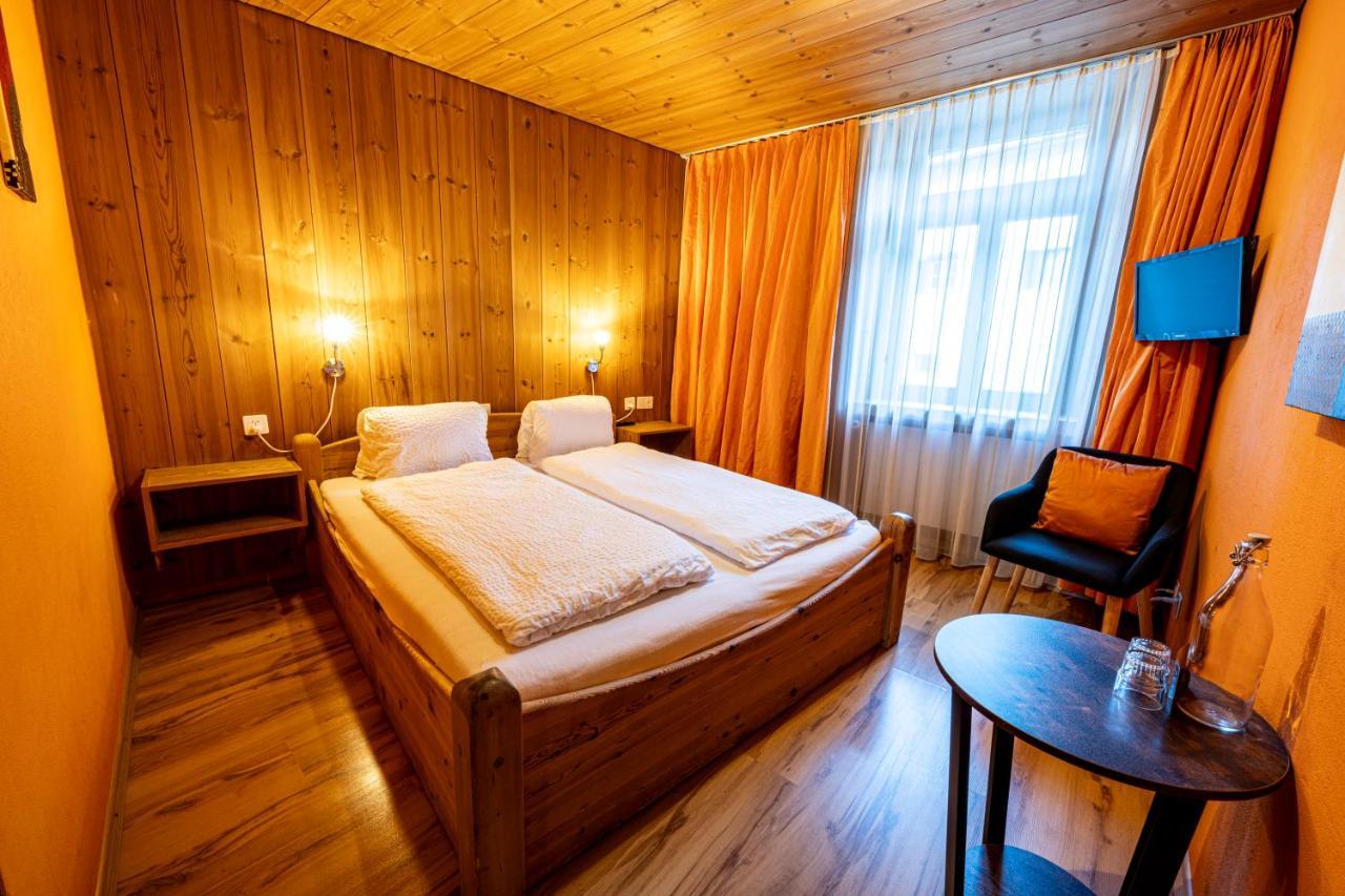 Curuna Hotel-Garni B&B Scuol Ngoại thất bức ảnh