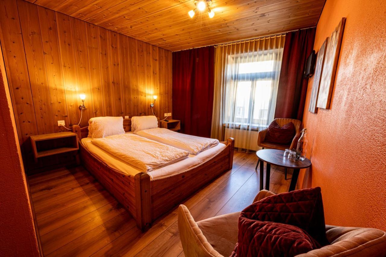 Curuna Hotel-Garni B&B Scuol Ngoại thất bức ảnh